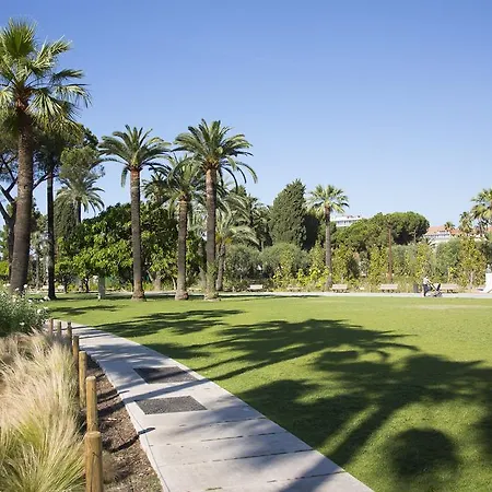 阿克罗波利斯驿站酒店